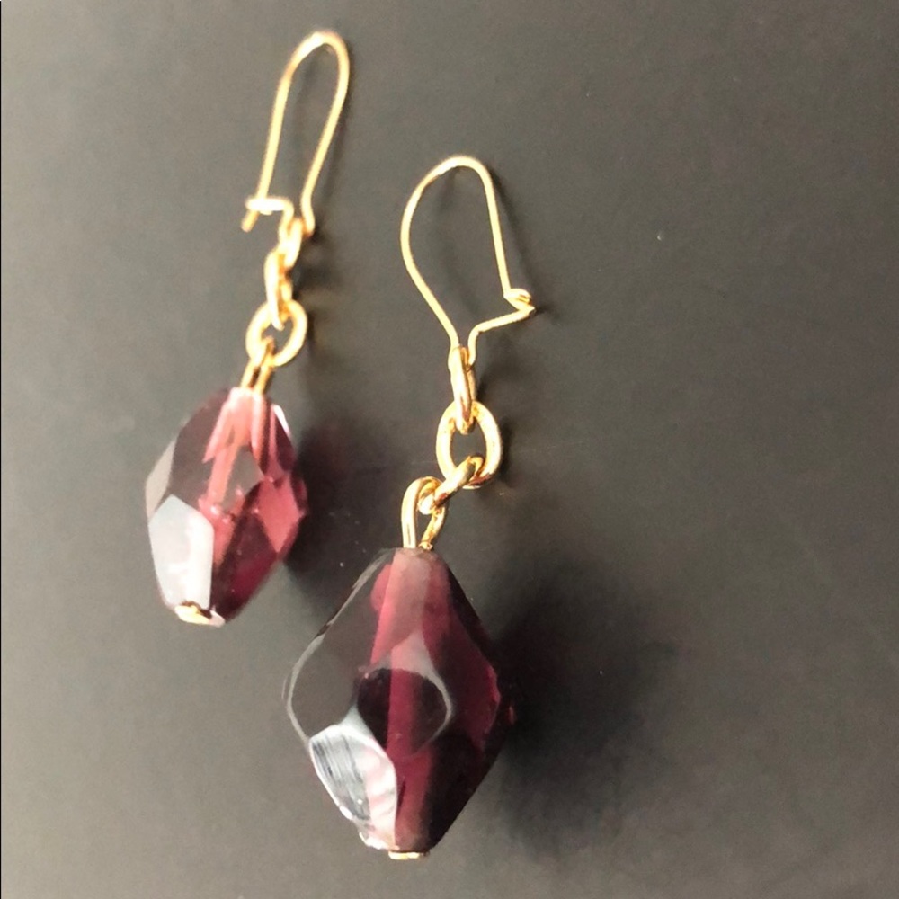 FACETED PURPLE CRYSTAL W/GOLD TONE CHAIN - Picture 7 of 12